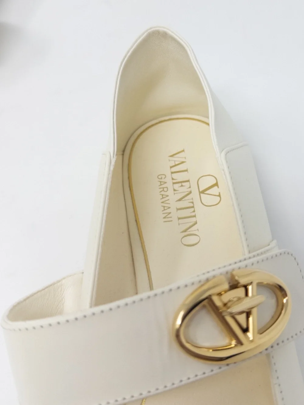 Valentino Garavani Vlogo Locker Mary Jane Flats Ivory Gold EU 37.5